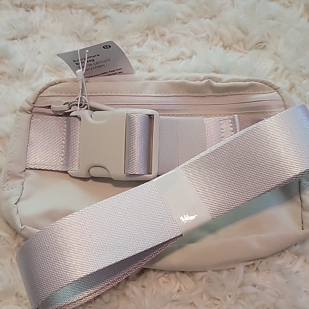 White opal Lululemon Athletica Everywhere Belt Bag NWT - Picture 5 of 8